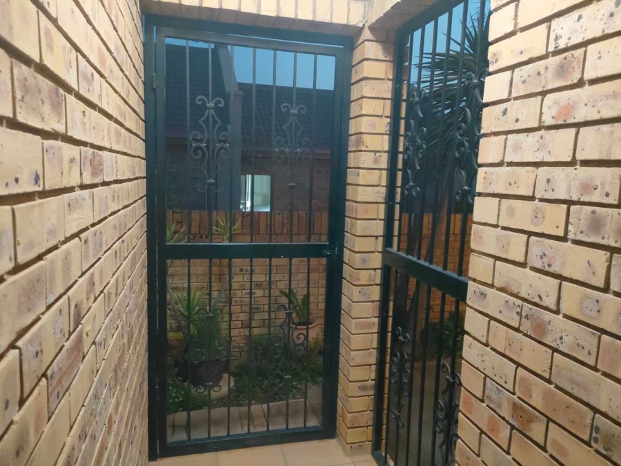 3 Bedroom Property for Sale in Langenhovenpark Free State